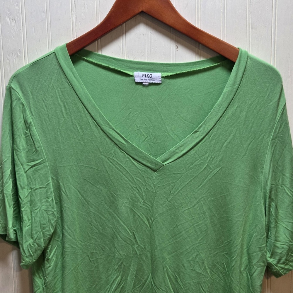 PIKO Shirt Womens Medium Green V Neck Short Sleeve Bamboo Stretch Relaxed Top